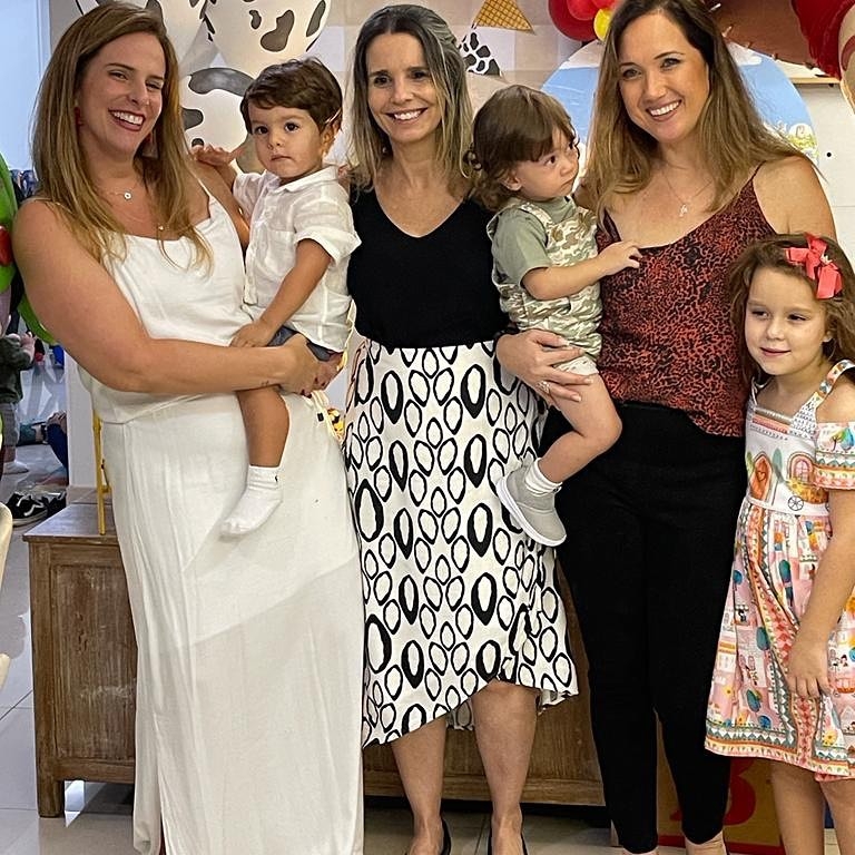 Liliam Pereira e suas pacientes com seus filhos