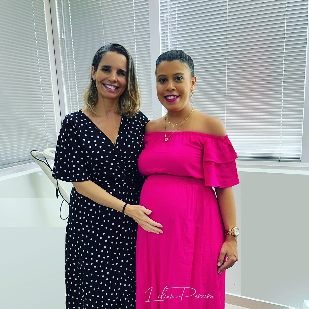 Liliam Pereira com sua paciente gravida